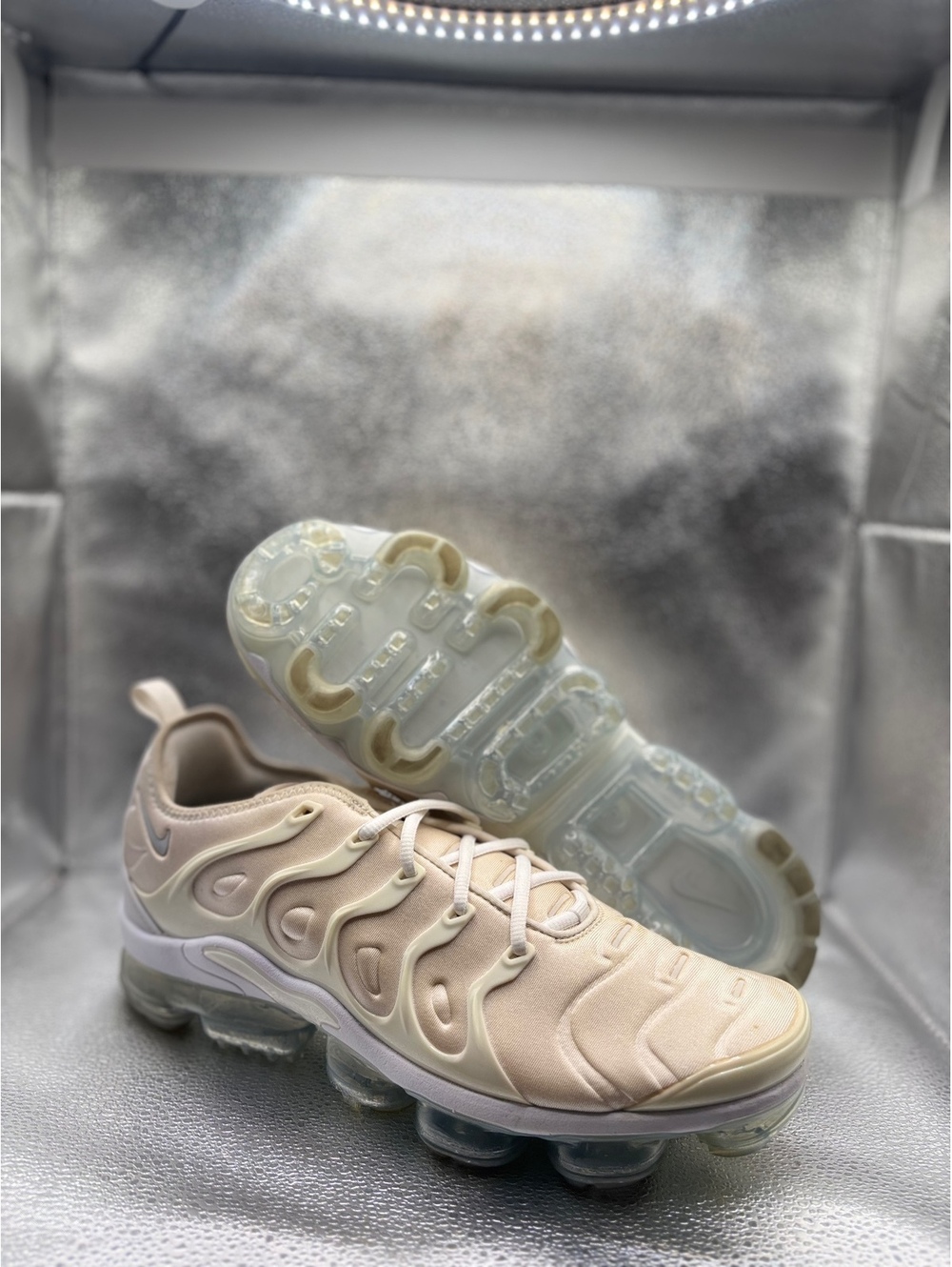 Nike air vapormax plus triple white